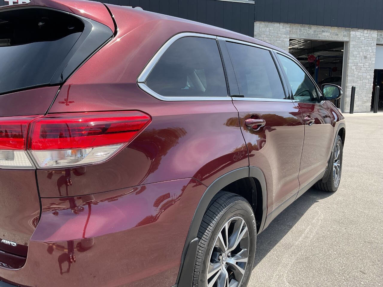 Used 2019 Toyota Highlander Plus AWD/4WD image 8