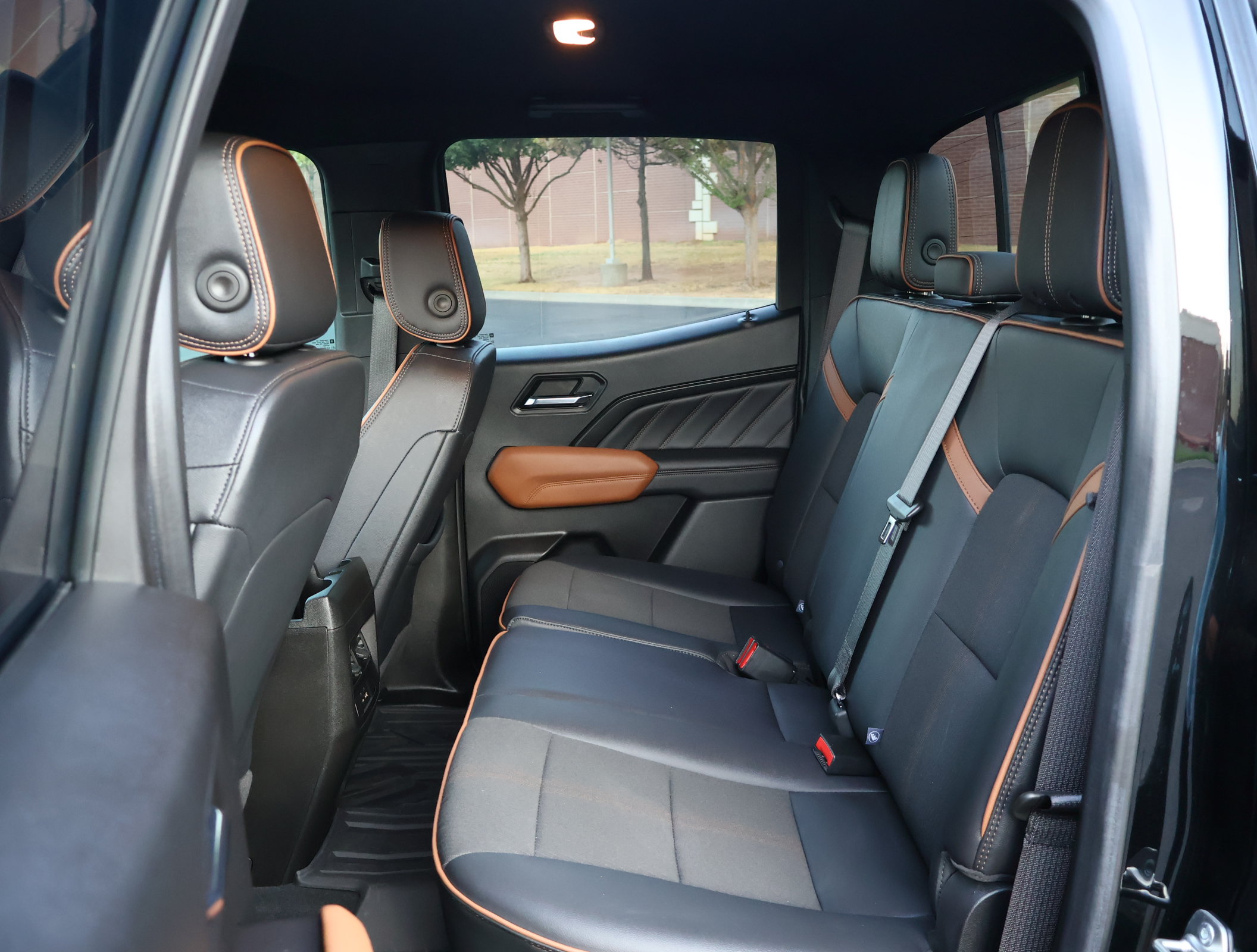 Used 2024 GMC Canyon AT4 w/ Technology Package AWD/4WD image 23
