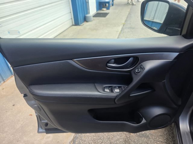 Used 2017 Nissan Rogue Sport S w/ S Appearance Package AWD/4WD image 11
