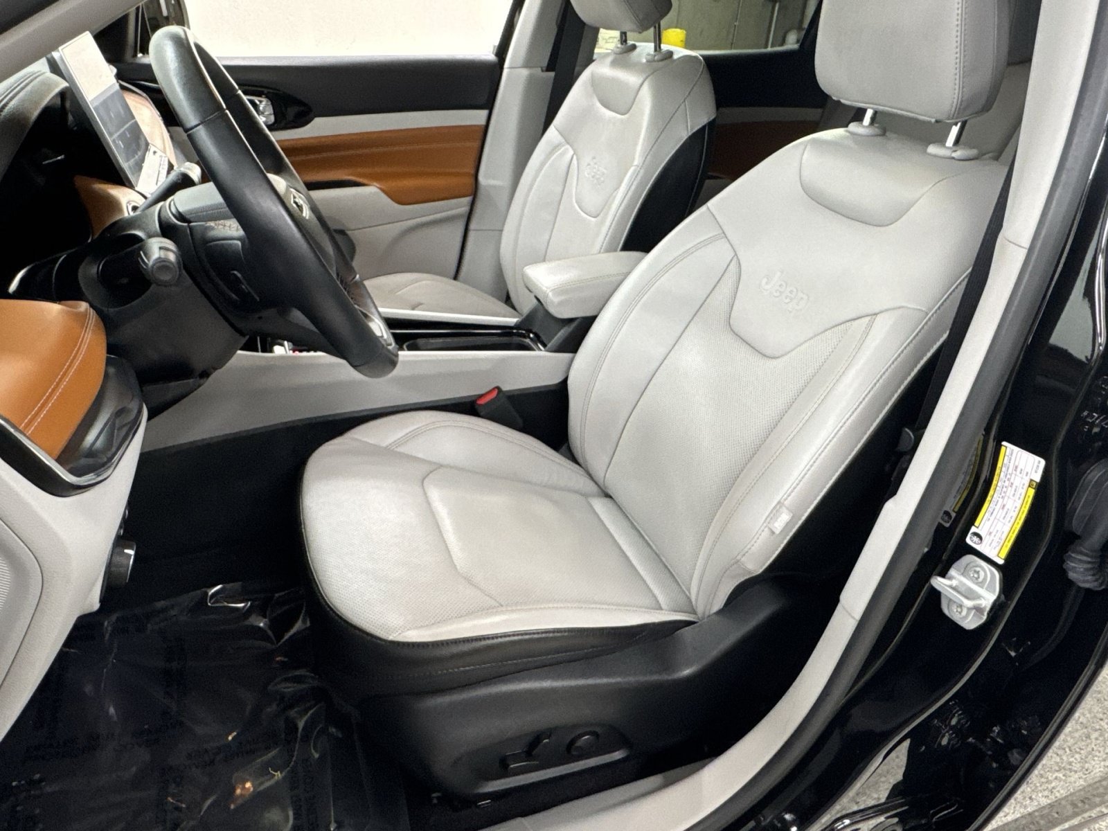 Used 2022 Jeep Compass Limited w/ Elite Group AWD/4WD image 4