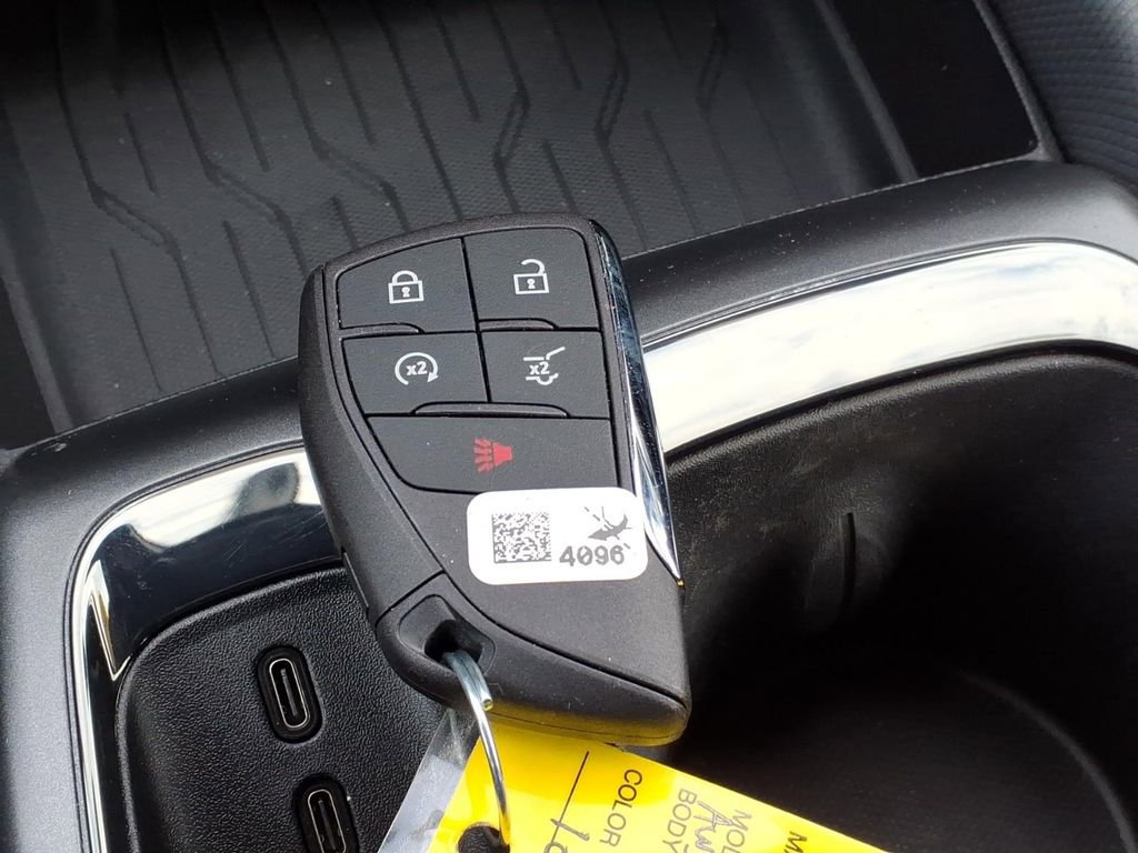 Used 2024 Chevrolet Equinox EV RS image 21