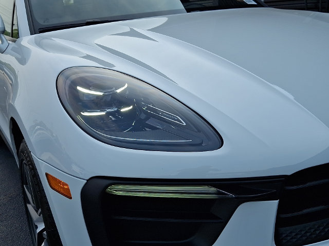 Certified 2026 Porsche Macan AWD/4WD image 11