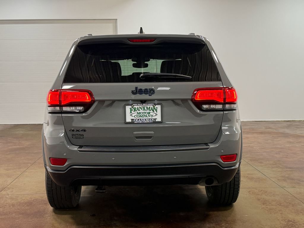 Used 2019 Jeep Grand Cherokee Laredo AWD/4WD image 27