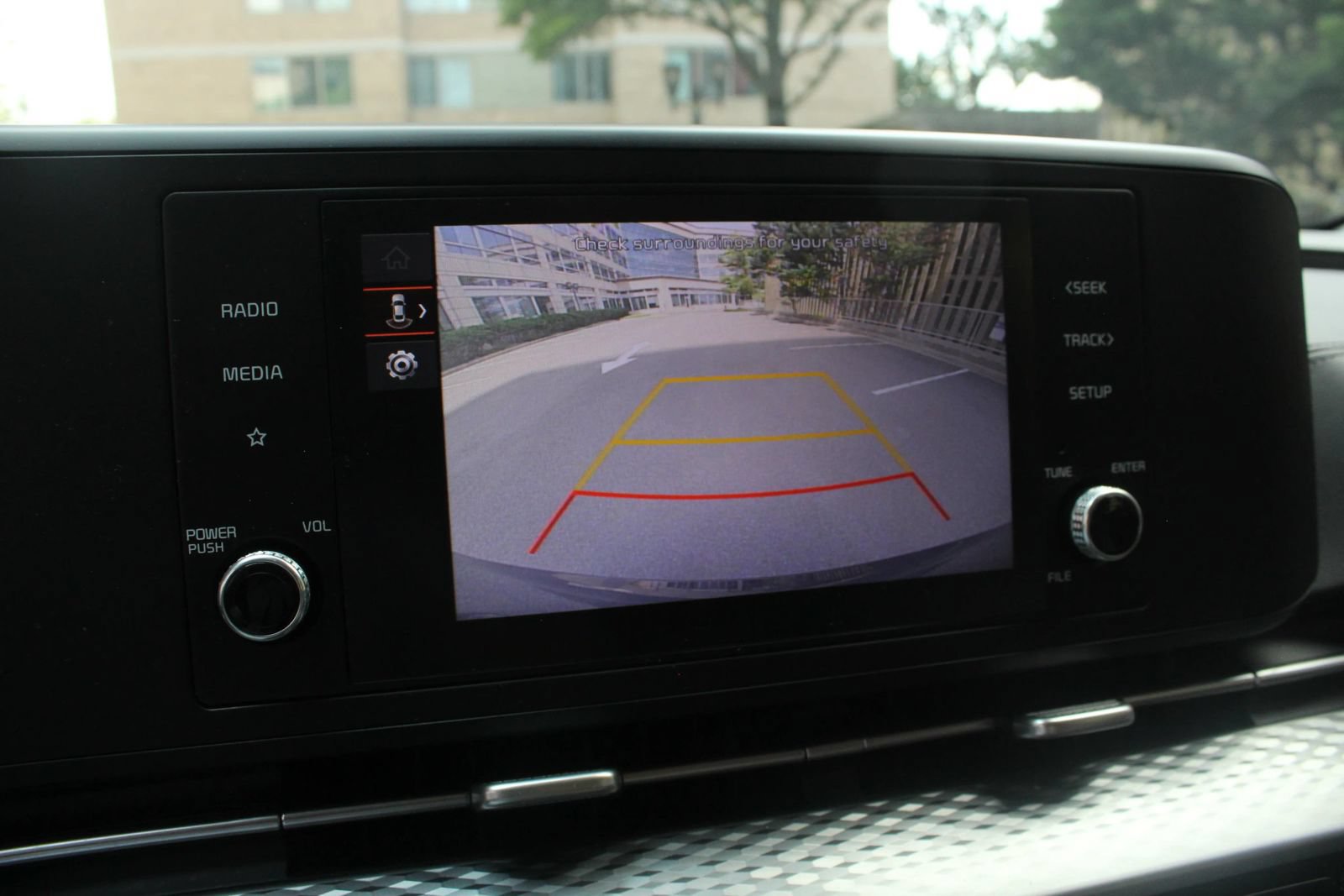 Used 2024 Kia Carnival LX FWD image 33