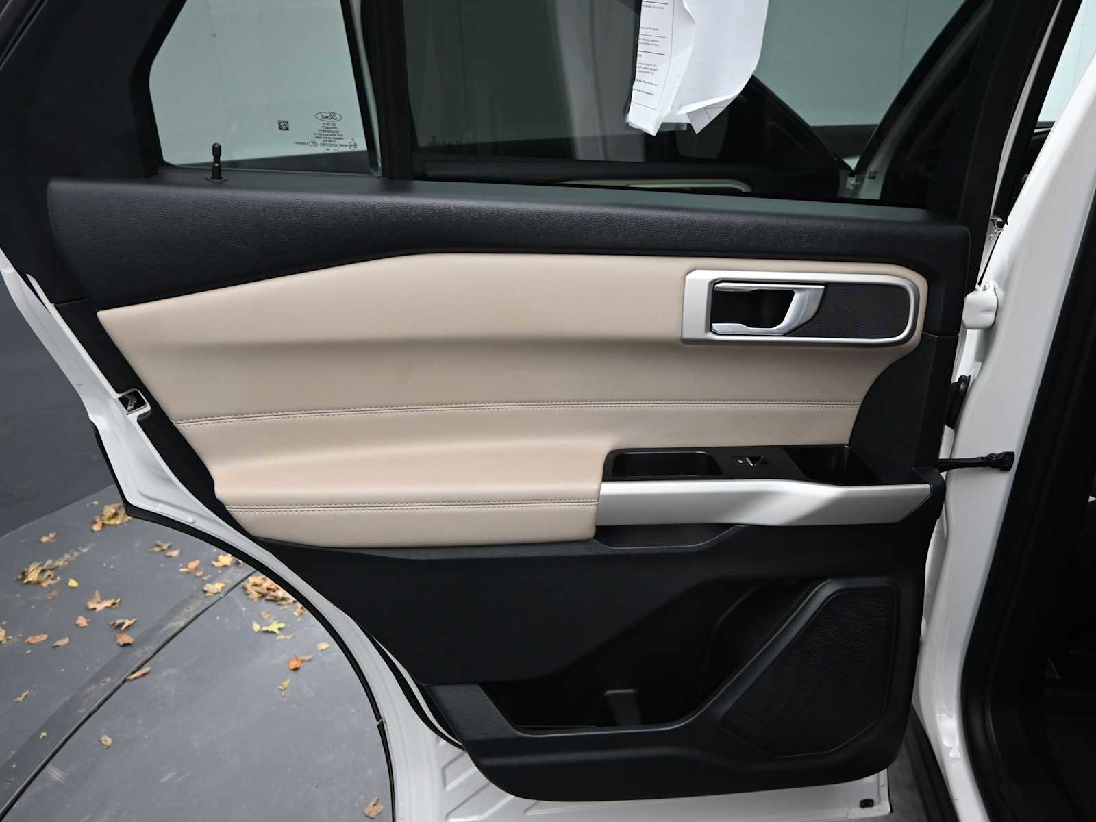 Used 2022 Ford Explorer XLT w/ Equipment Group 202A image 17