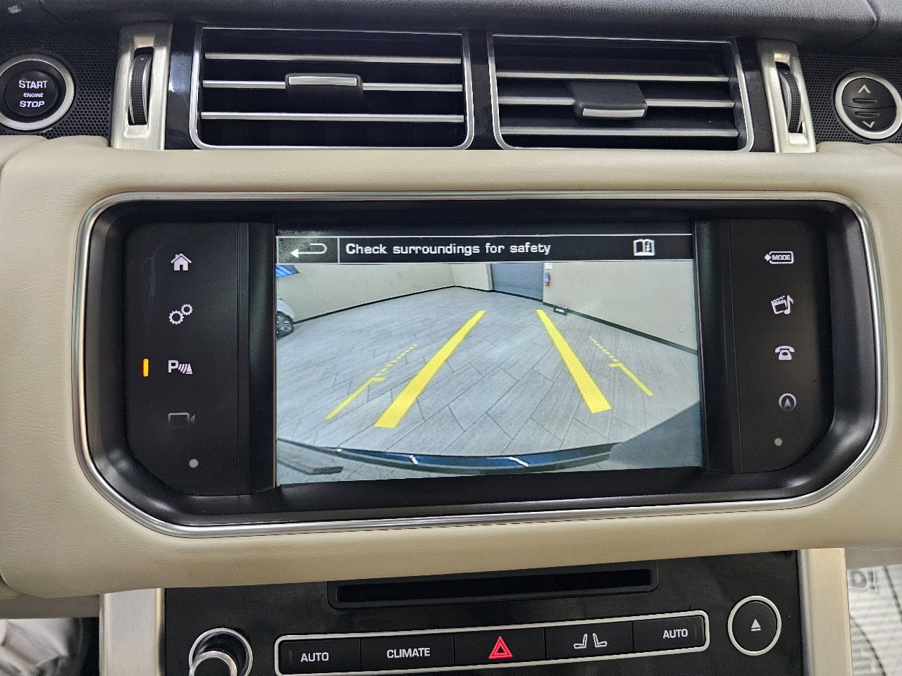 Used 2016 Land Rover Range Rover HSE image 32