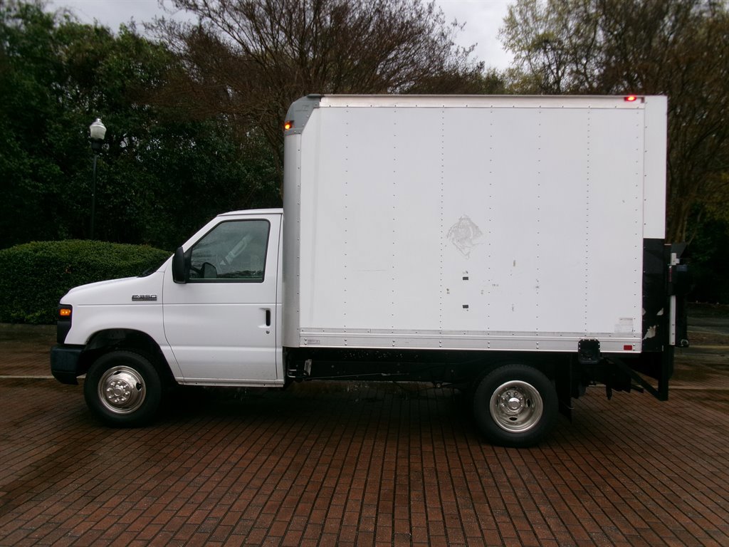 Used 2017 Ford E-350 and Econoline 350 Super Duty RWD image 8