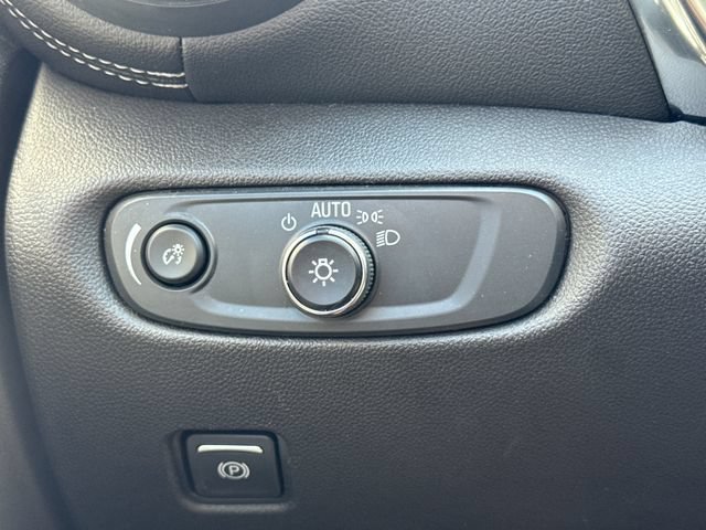 Used 2025 Chevrolet Blazer LT FWD image 23