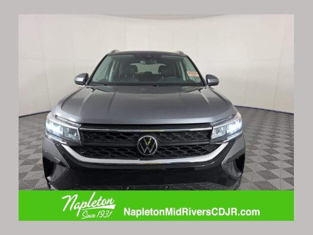 Used 2024 Volkswagen Taos SE FWD image 1