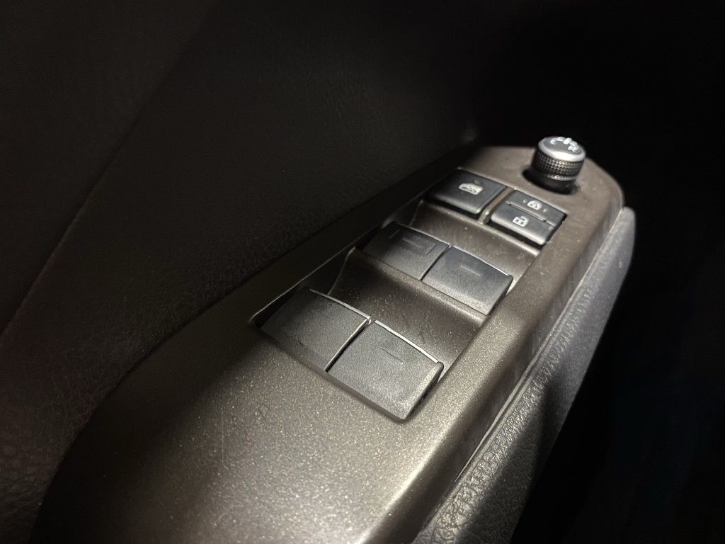 Used 2023 Toyota Camry XSE FWD image 9