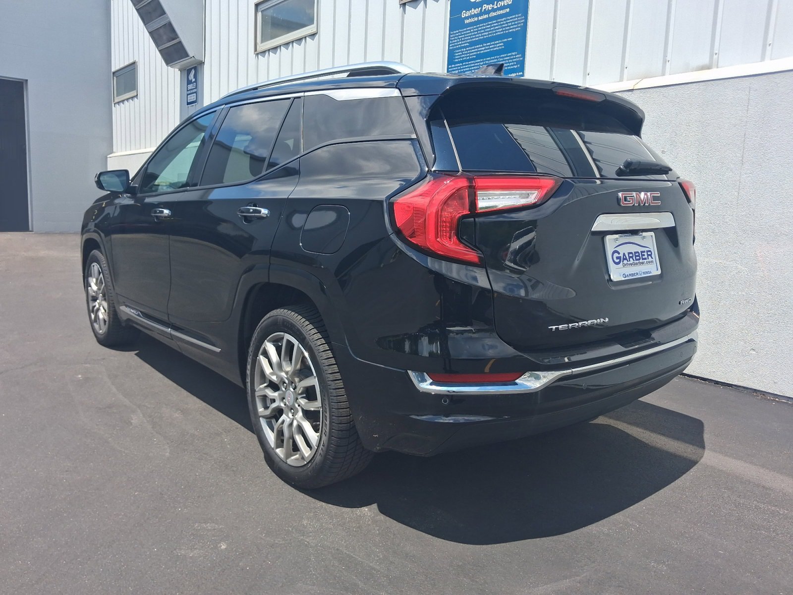 Used 2023 GMC Terrain Denali w/ LPO, Floor Liner Package AWD/4WD image 3