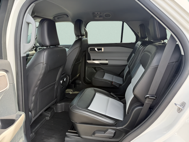 Used 2023 Ford Explorer XLT w/ Equipment Group 202A AWD/4WD image 5
