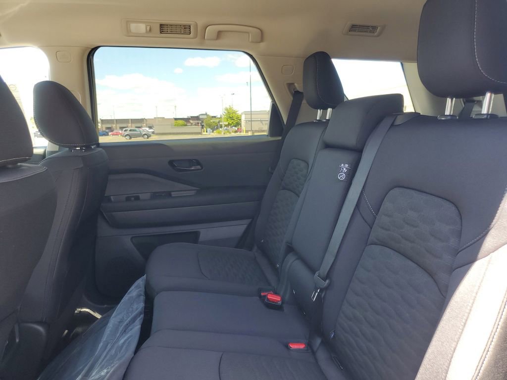 New 2025 Nissan Pathfinder SV w/ Black Appearance Package image 31