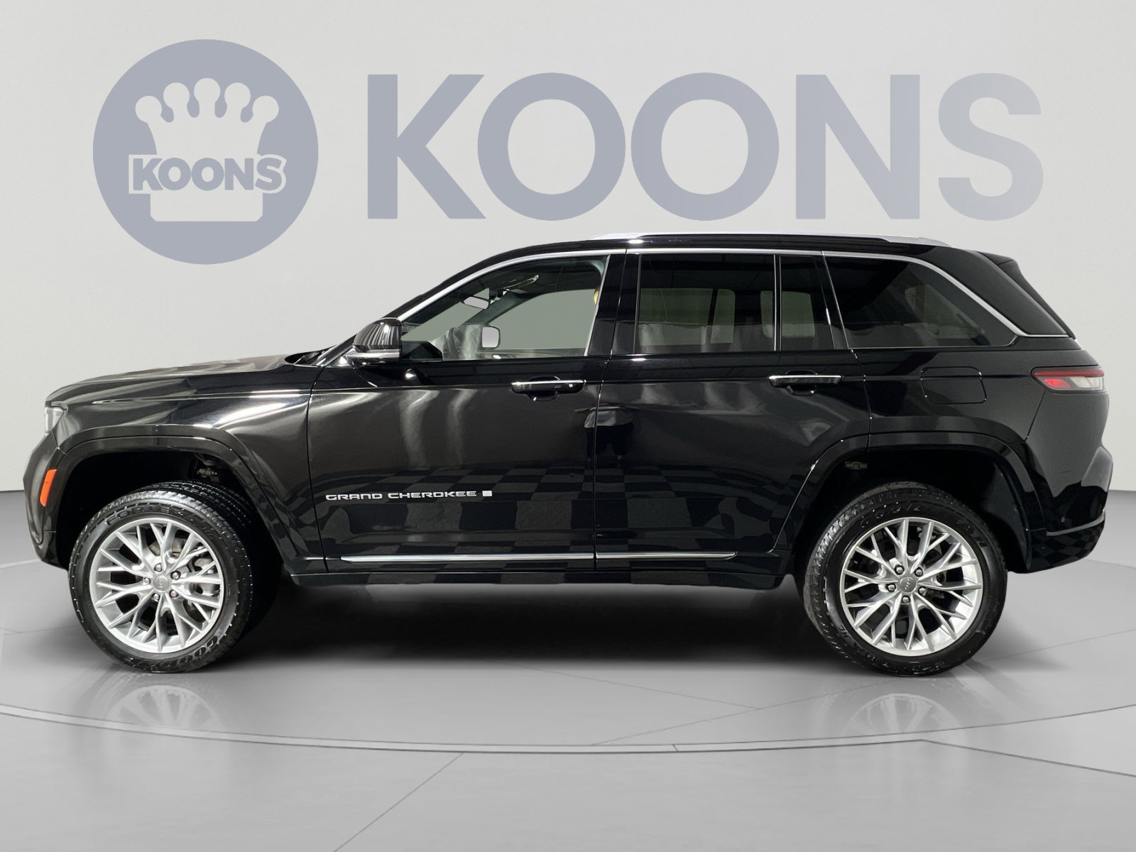 Used 2022 Jeep Grand Cherokee Summit AWD/4WD image 2