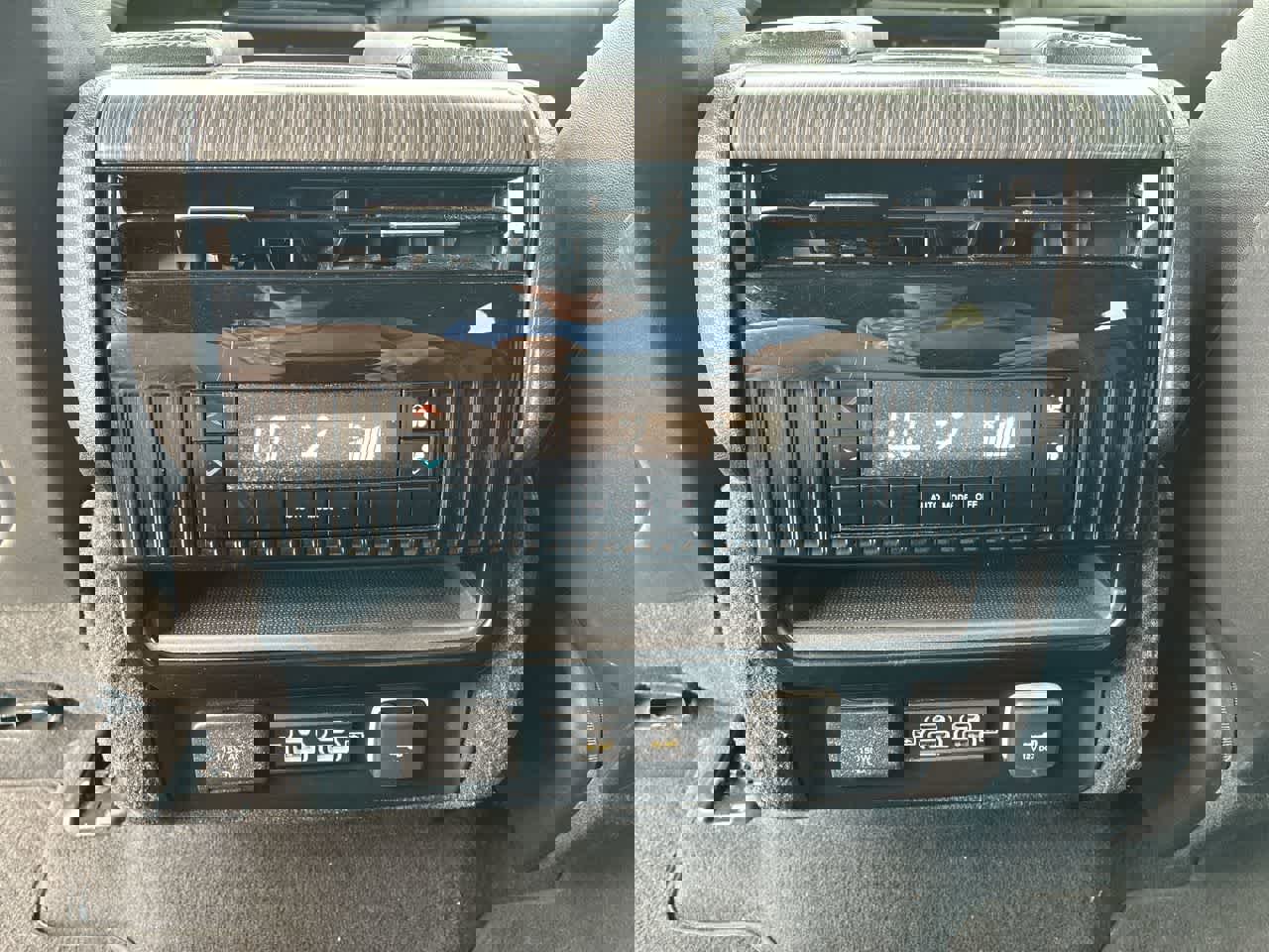 Used 2024 Jeep Wagoneer Series II w/ Flexible Seating Group image 21