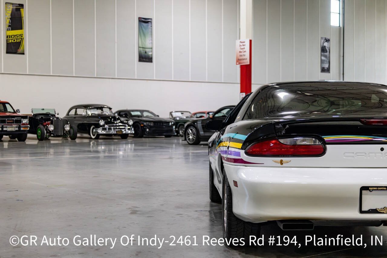 Used 1993 Chevrolet Camaro Z28 RWD image 27