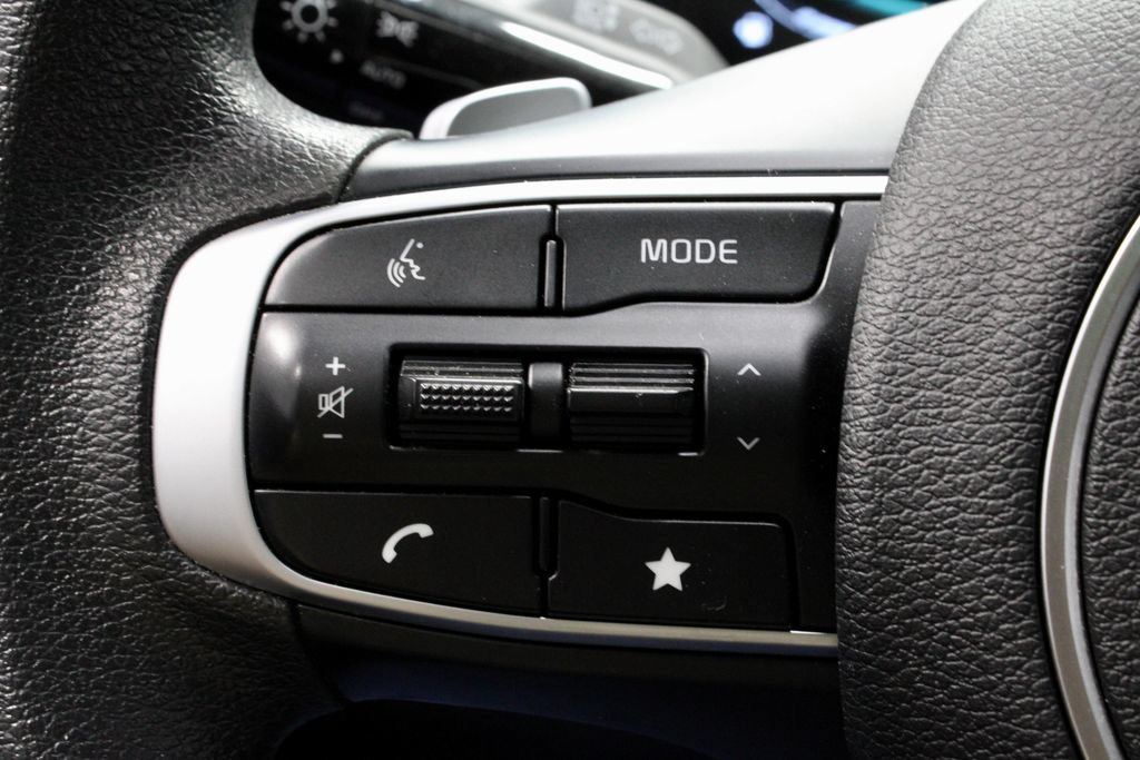 Used 2025 Kia Sportage LX AWD/4WD image 26