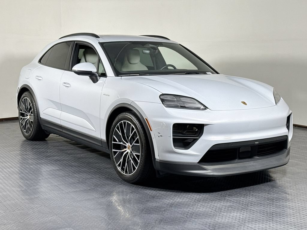 Certified 2024 Porsche Macan 4 Electric AWD/4WD image 9
