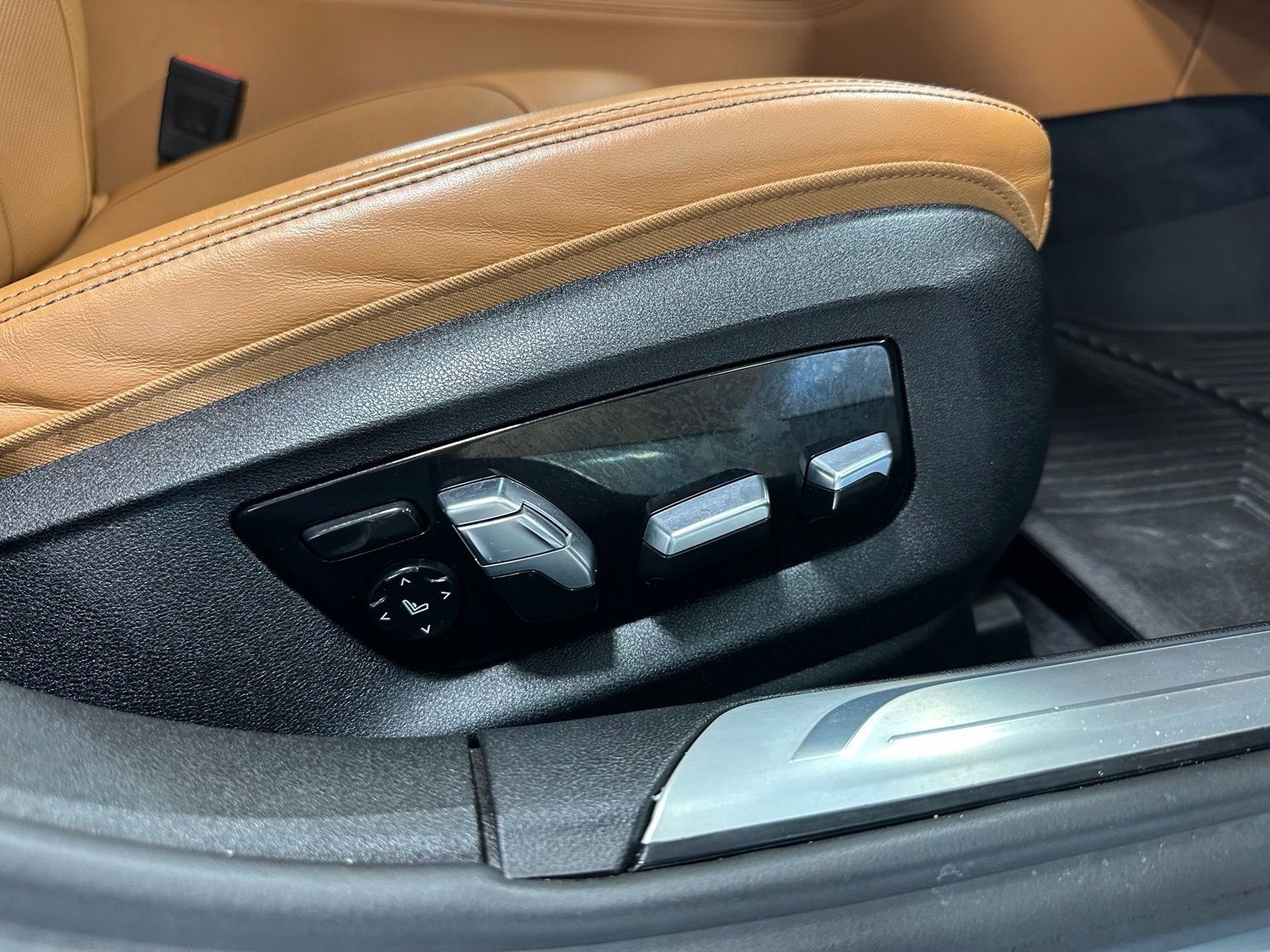 Used 2022 BMW 750i xDrive AWD/4WD image 47
