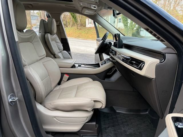 Used 2020 Lincoln Aviator Reserve w/ Equipment Group 202A image 28
