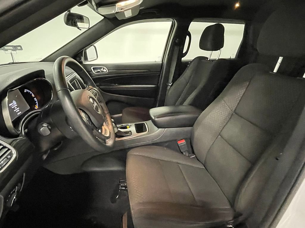 Used 2019 Jeep Grand Cherokee Laredo image 3