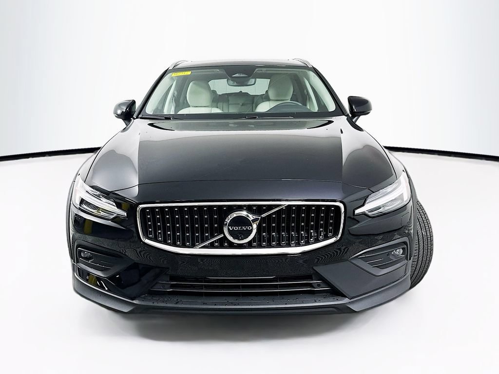 Used 2026 Volvo V60 B5 Cross Country Plus w/ Protection Package Premier AWD/4WD image 5