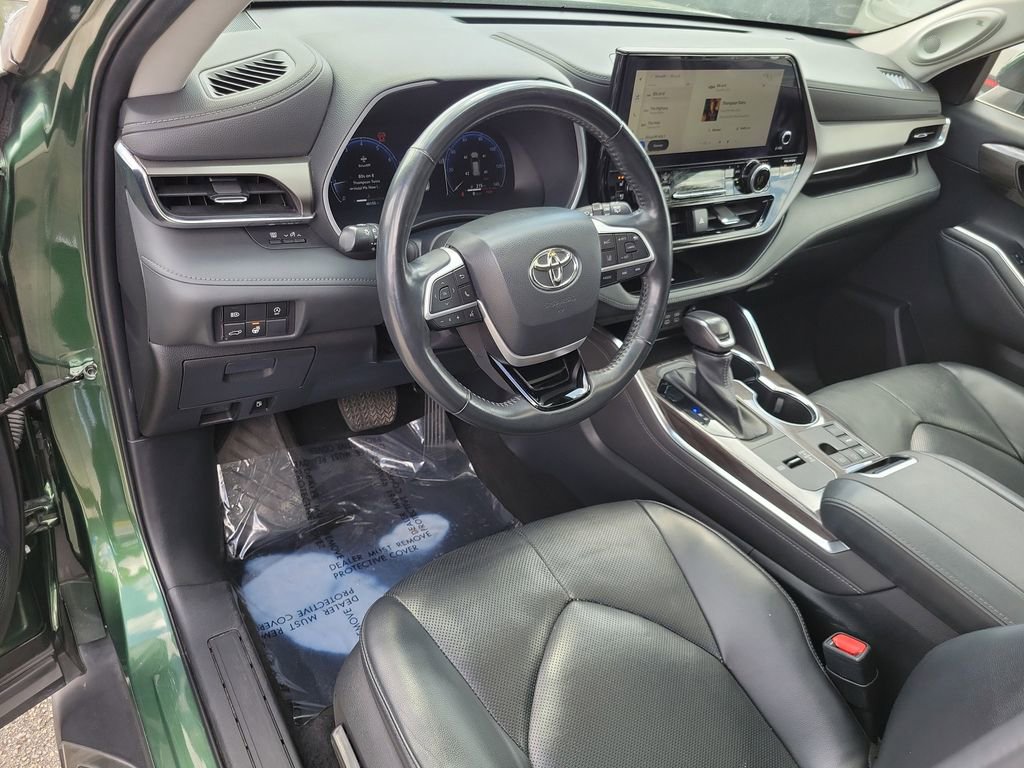 Used 2023 Toyota Highlander Limited image 22