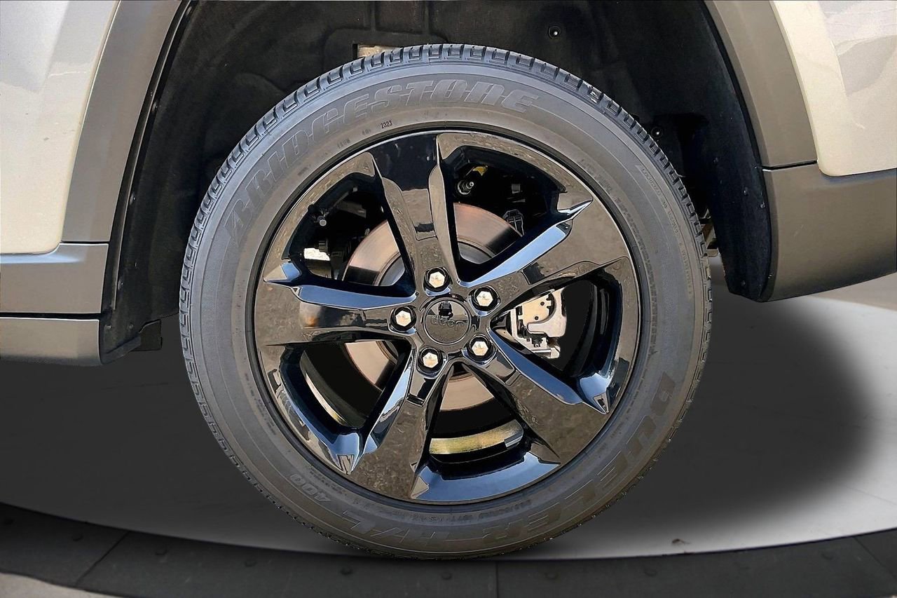 Certified 2023 Jeep Grand Cherokee Altitude AWD/4WD image 36