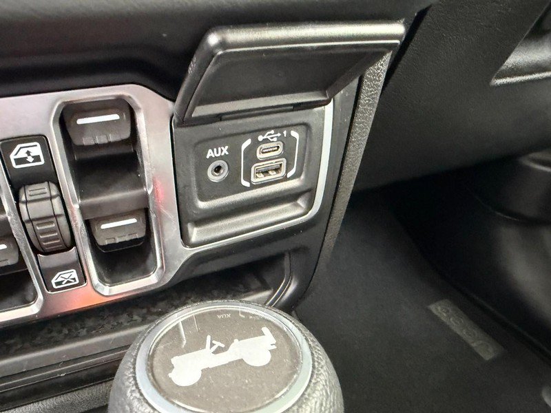 Used 2025 Jeep Wrangler Unlimited Sahara AWD/4WD image 44