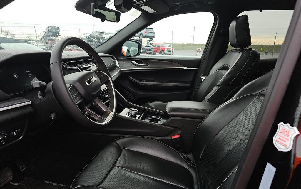 Used 2024 Jeep Grand Cherokee L Limited w/ Luxury Tech Group II image 4