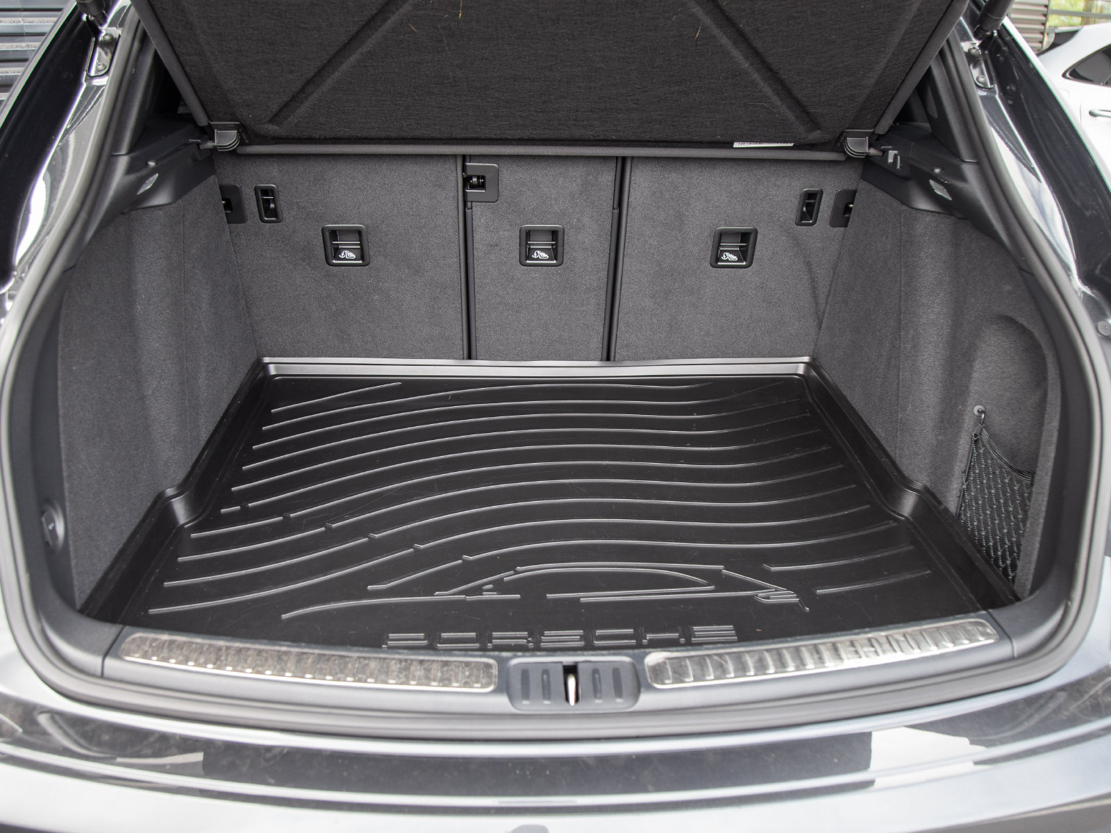 Certified 2024 Porsche Macan AWD/4WD image 24