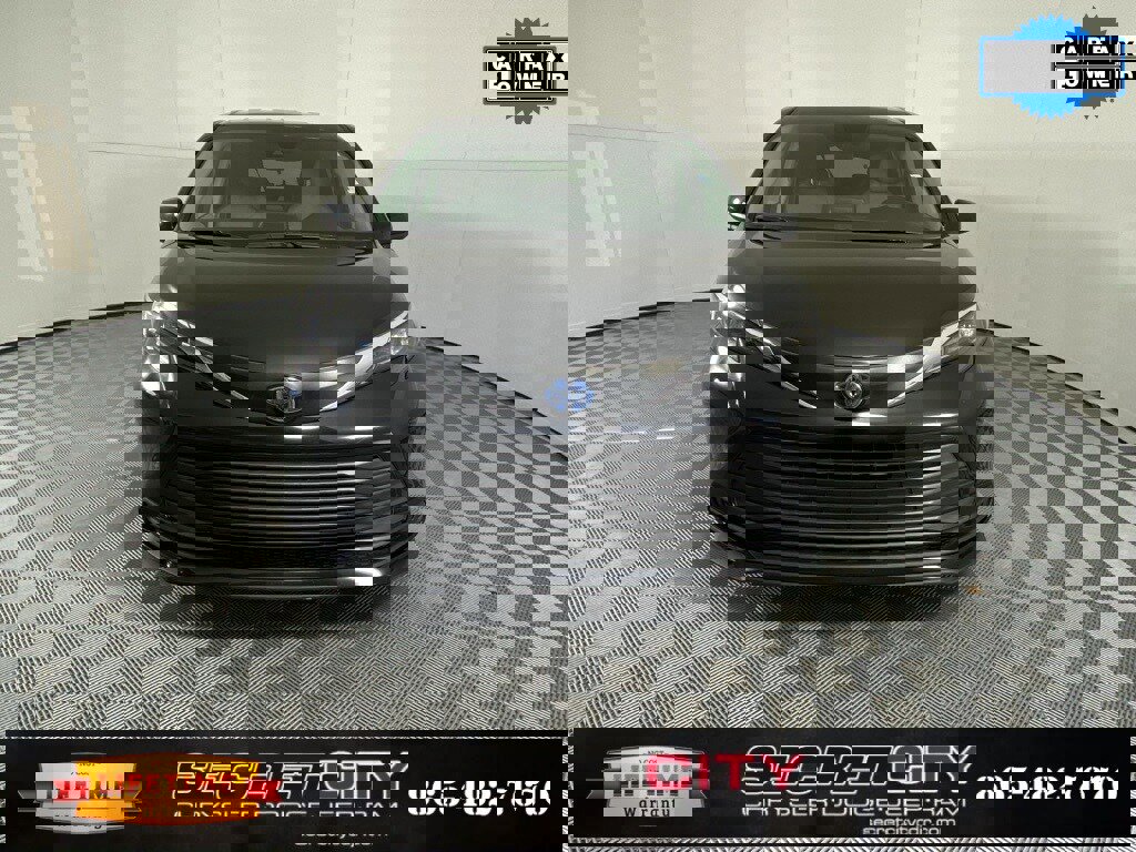 Used 2024 Toyota Sienna LE video 2