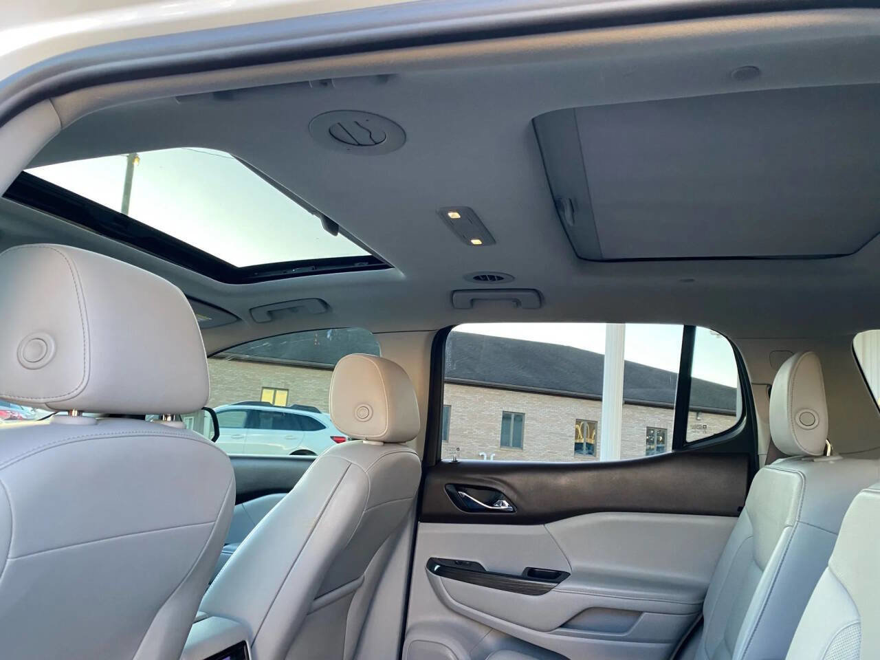 Used 2018 GMC Acadia SLT w/ LPO, Floor Liner Package image 24