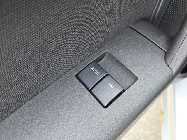 Used 2010 Ford Focus SE FWD image 6