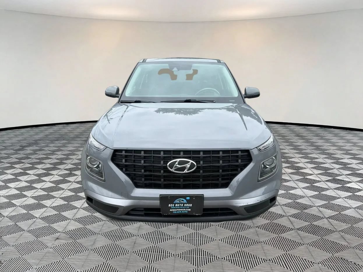Used 2021 Hyundai Venue SE FWD image 2