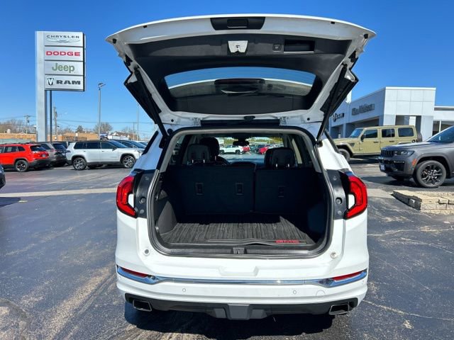 Used 2019 GMC Terrain Denali w/ Advanced Safety Package image 5