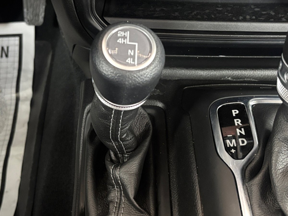 Used 2024 Jeep Wrangler Sport S image 32