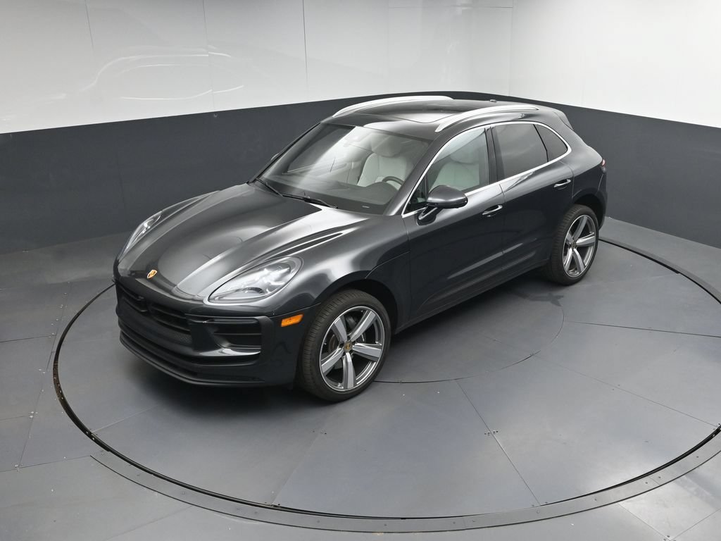 Certified 2024 Porsche Macan AWD/4WD image 32