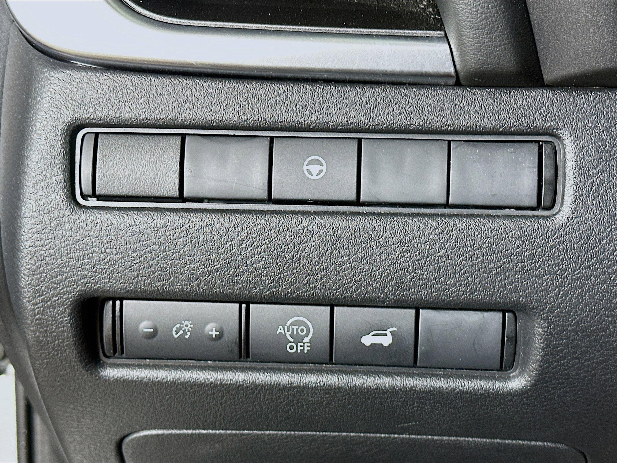 Used 2025 Nissan Rogue SV image 17