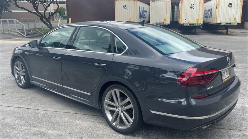 Used 2017 Volkswagen Passat 1.8T R-Line w/ R-Line Lighting Package FWD image 3