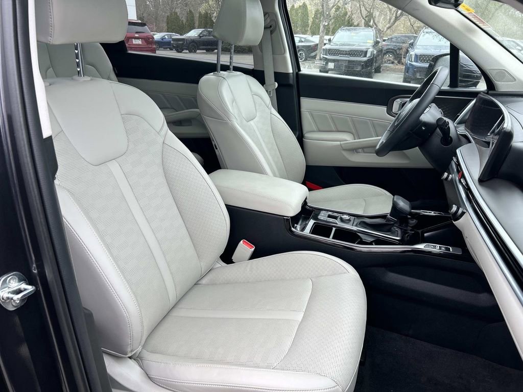 Certified 2025 Kia Sorento SX FWD image 21