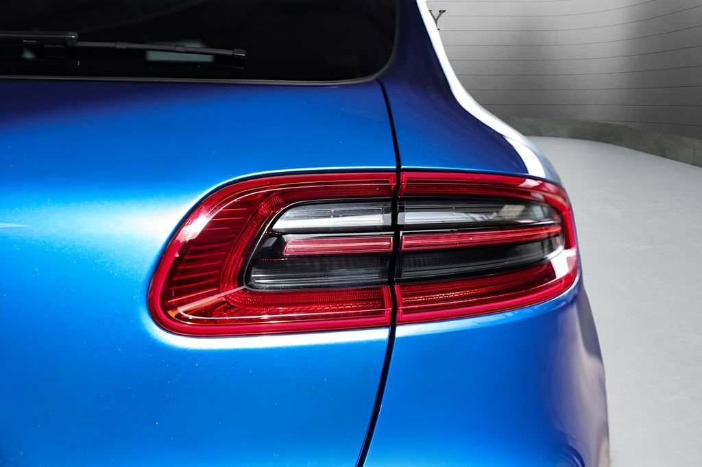 Used 2018 Porsche Macan image 20