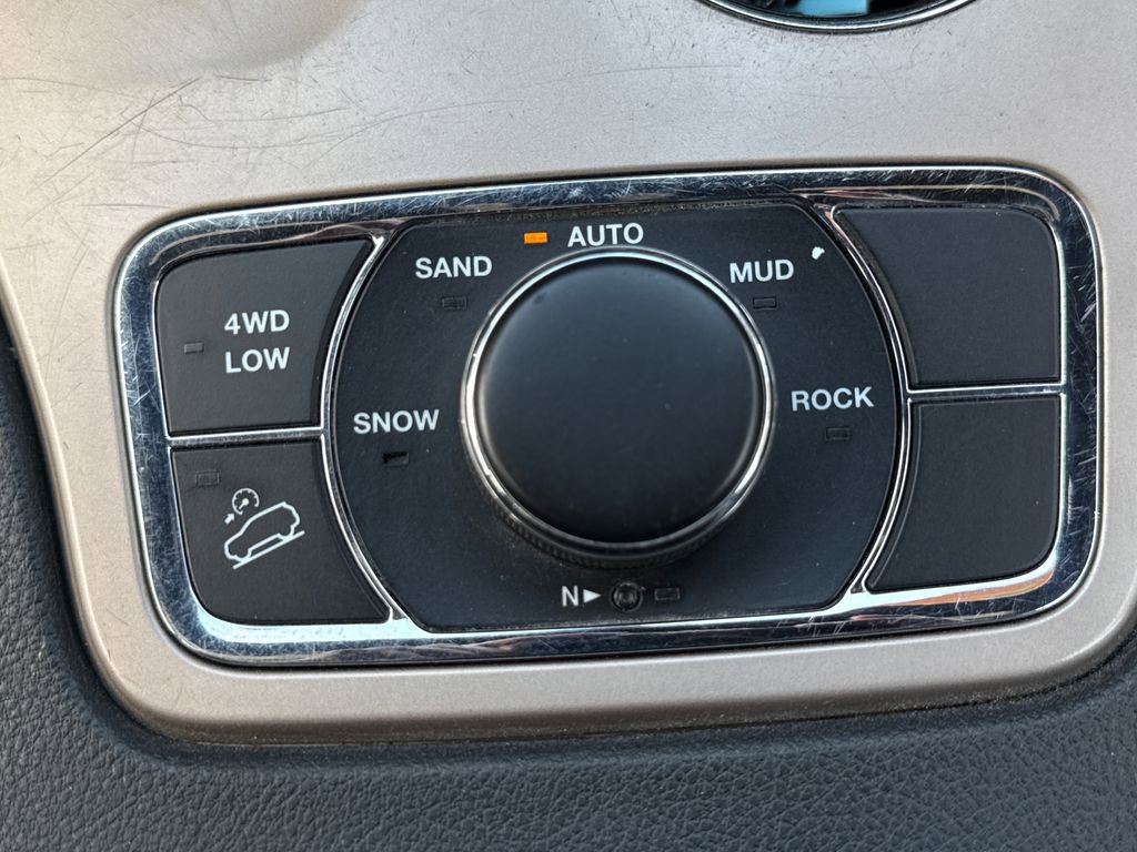 Used 2014 Jeep Grand Cherokee Limited w/ Luxury Group II image 22