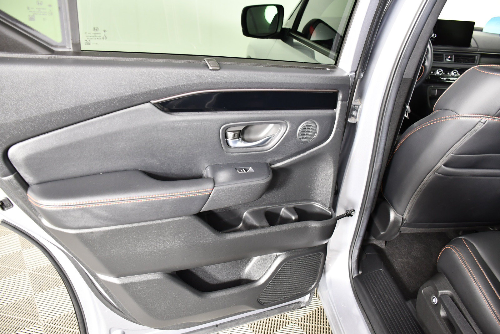 Used 2025 Honda Pilot TrailSport image 48