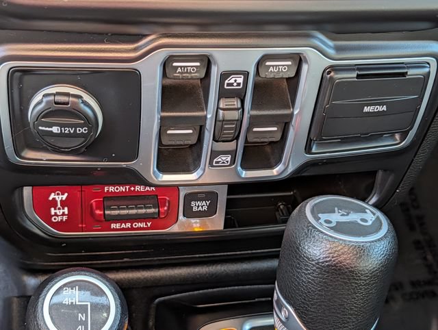Used 2018 Jeep Wrangler Unlimited Rubicon w/ LED Lighting Group AWD/4WD image 16