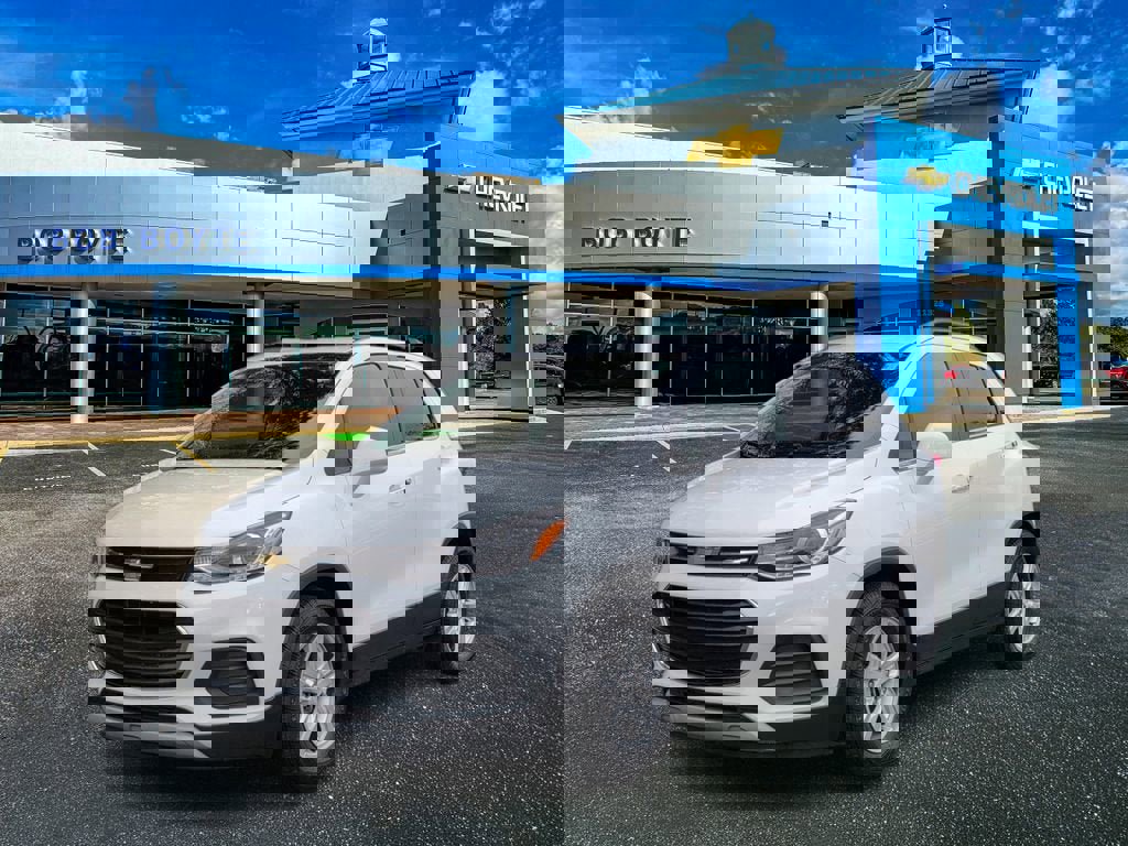 Used 2020 Chevrolet Trax LT w/ LT Convenience Package image 8