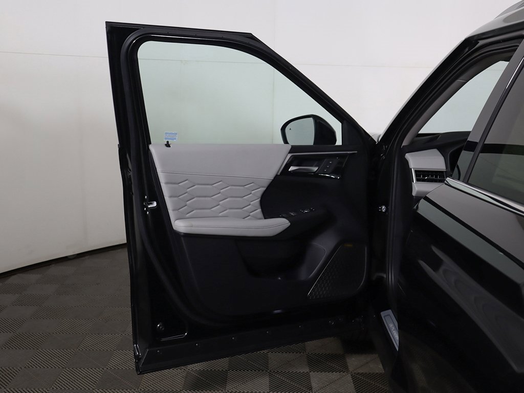New 2025 Mitsubishi Outlander AWD image 26