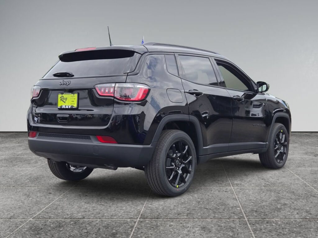 New 2026 Jeep Compass Latitude AWD/4WD image 4