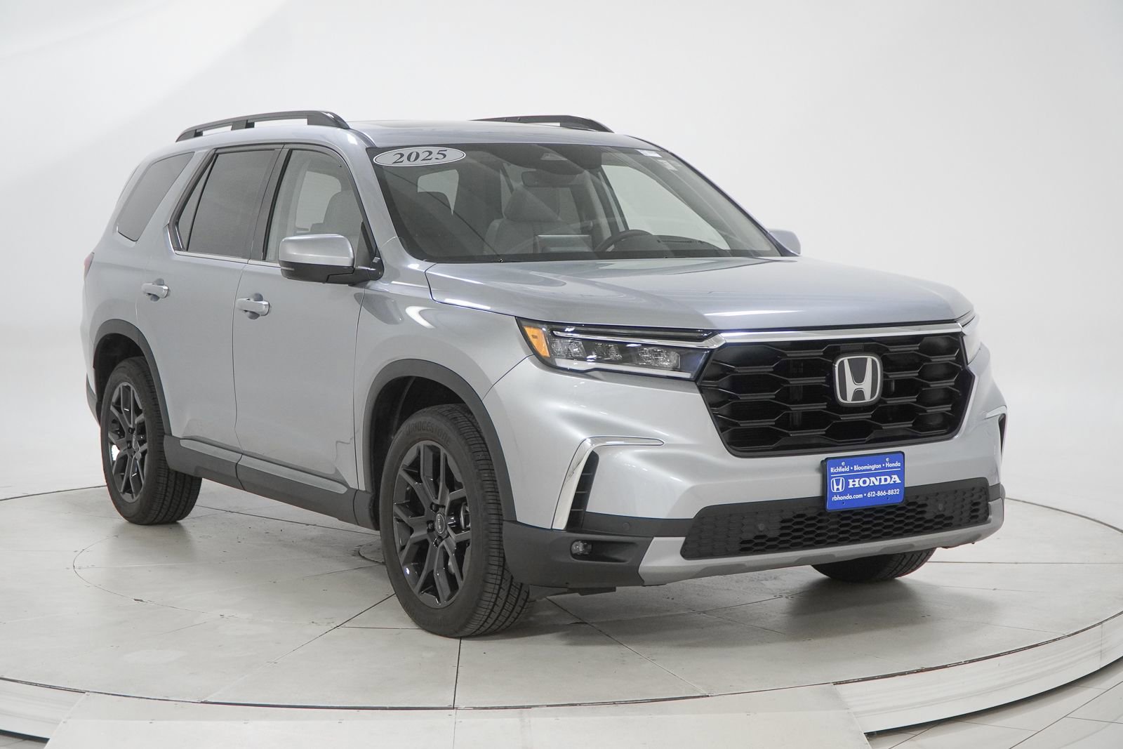 Certified 2025 Honda Pilot Touring image 17