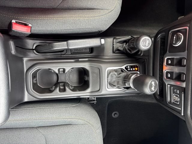 Used 2025 Jeep Wrangler Sport AWD/4WD image 31